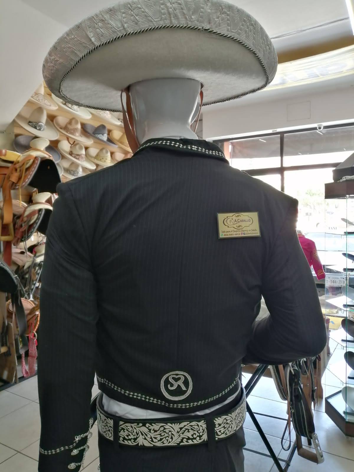 Traje Charro 3 Piezas Gala, Bordado en Hilo Metalico, Gala Completa en baño de plata.