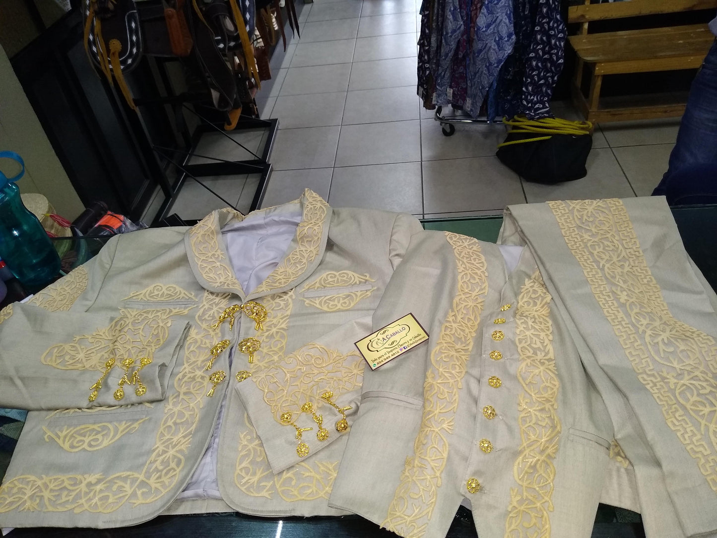 Traje Charro 3 Piezas, Greca Sencilla, Herraje en Chaquetilla y Chaleco