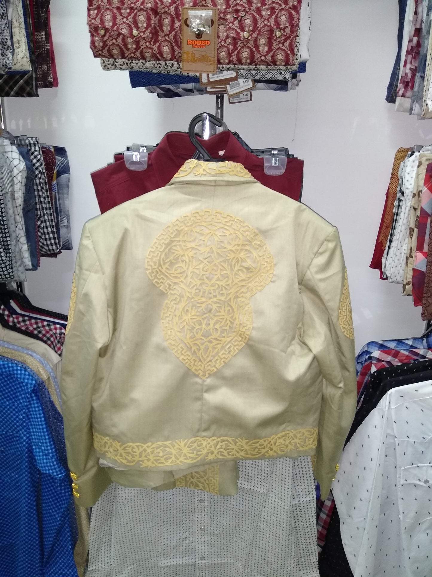 Traje Charro 3 Piezas, Greca Sencilla, Herraje en Chaquetilla y Chaleco