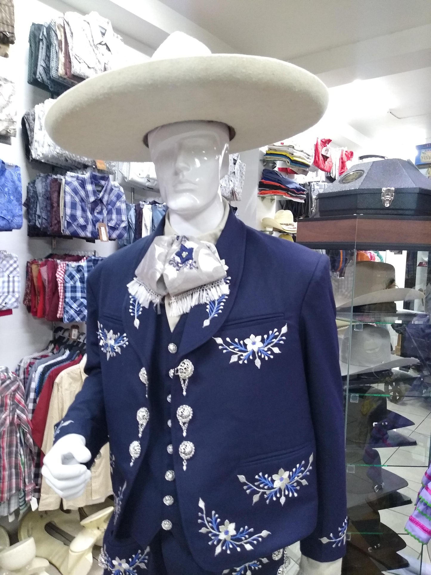 Traje Charro 3 Piezas Media Gala y Bordado en Hilo Metalico