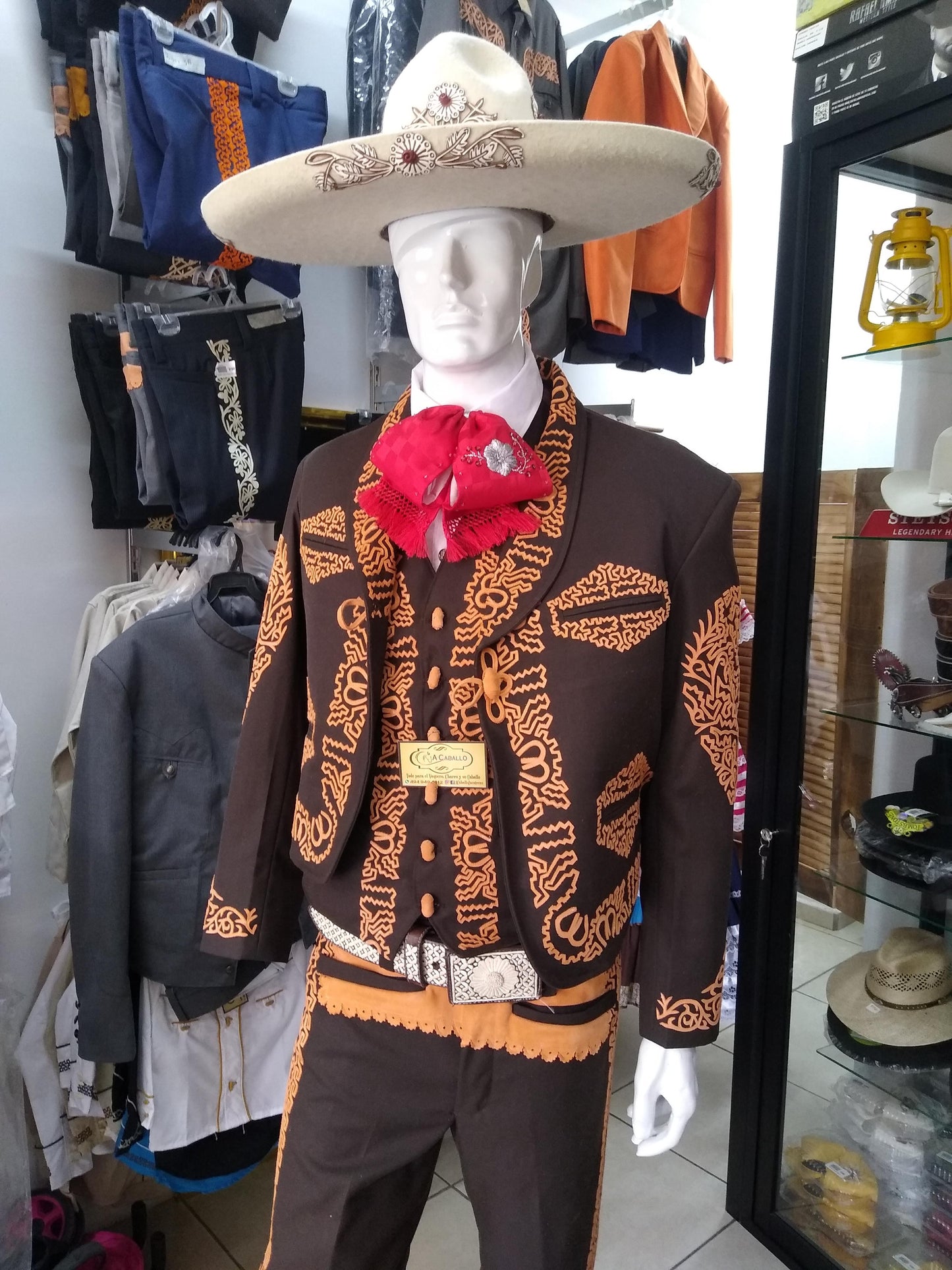 Traje Charro 3 Piezas, Pantalon, Chaleco Y Chaquetilla en Gamuzina, Greca Completa.