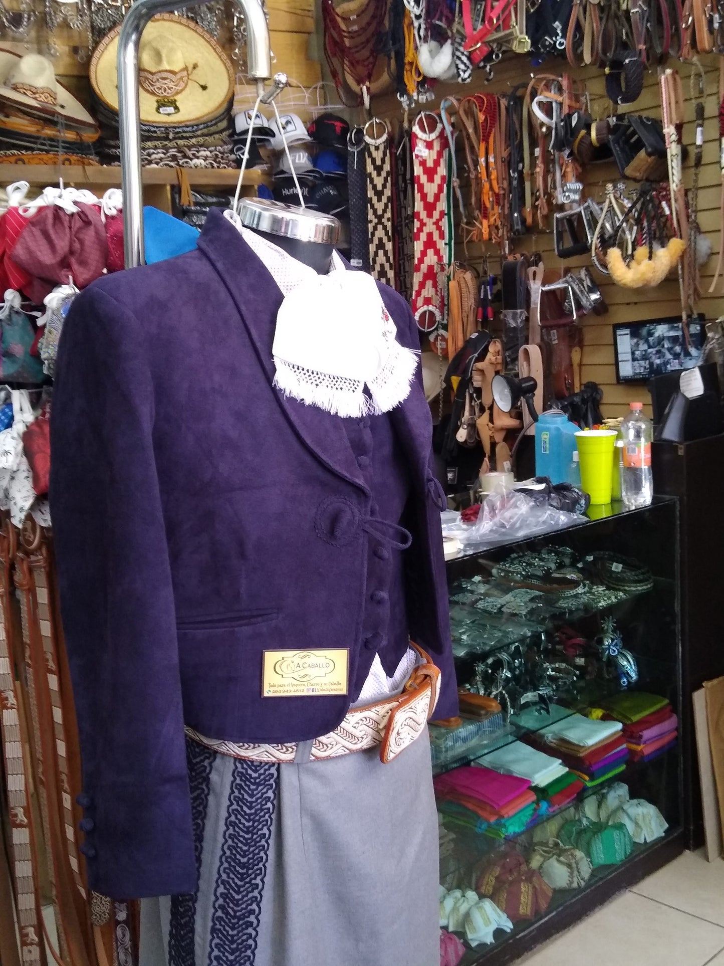 Traje Charro 3 Piezas Dama, Greca de Gamuza en Falda, Chaquetilla y Chaleco en Gamuza