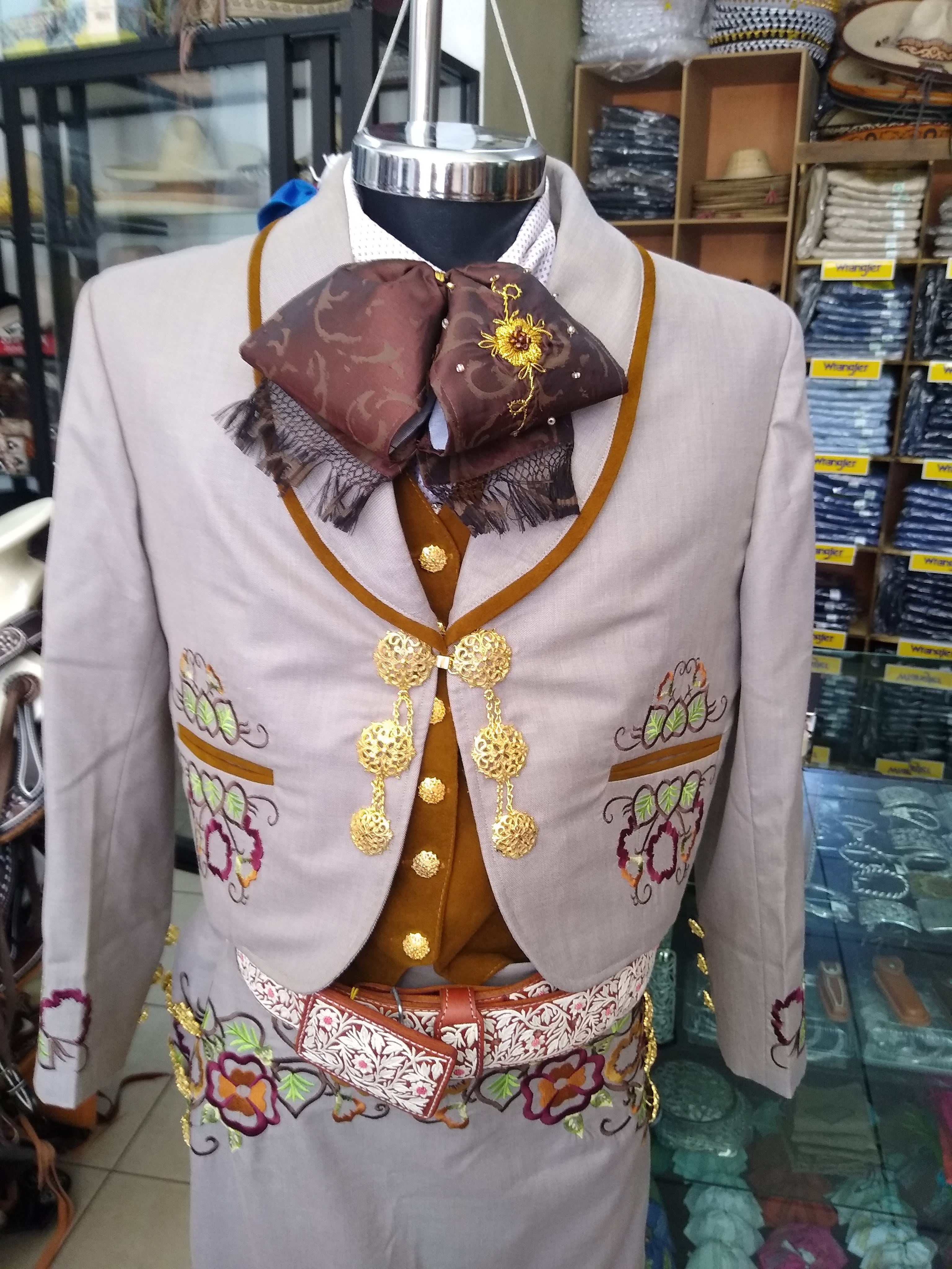 Traje Charro 3 Piezas Dama Media Gala en Color Oro Bordado en Hilo Metalico