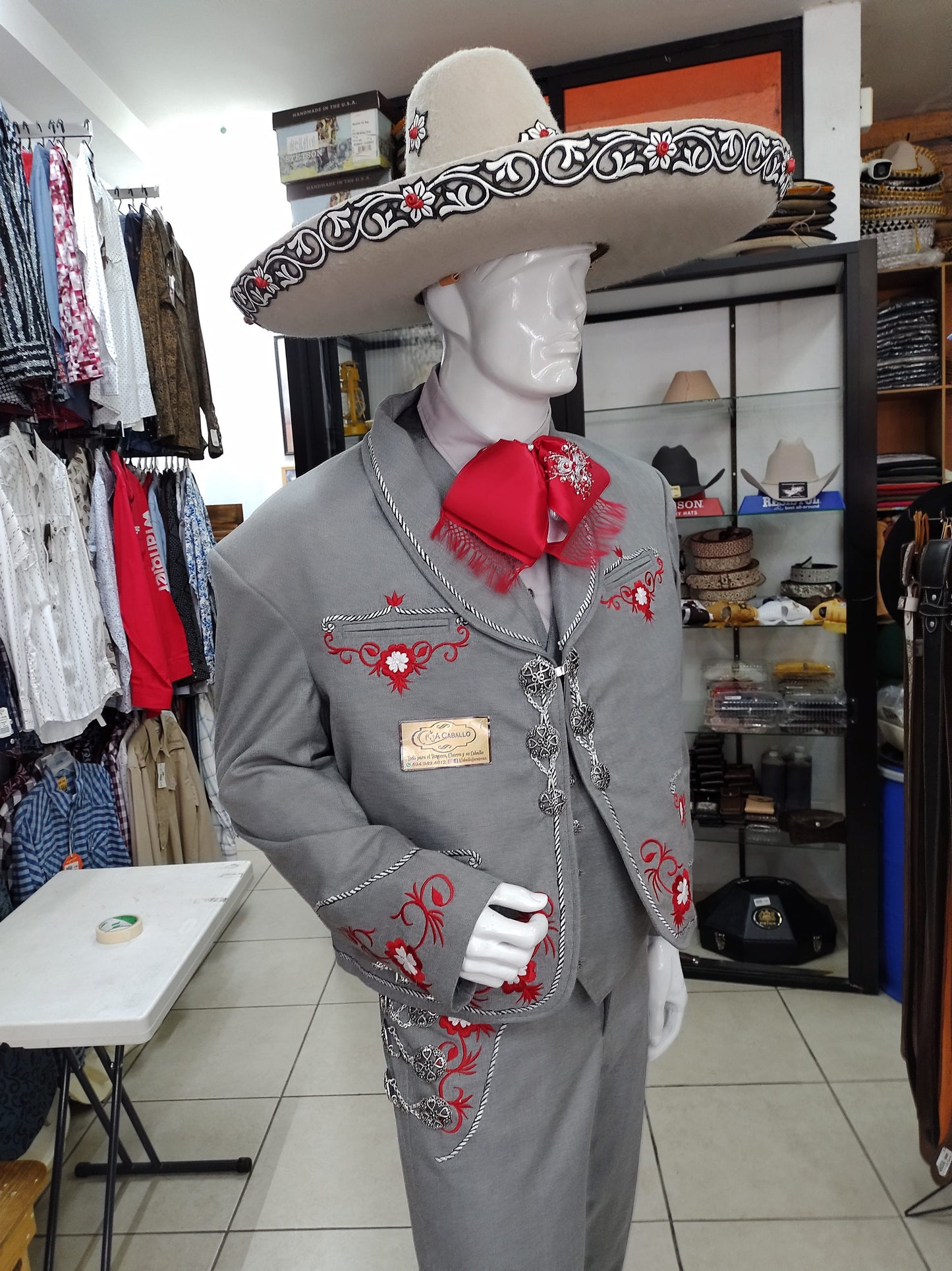 Traje Charro 3 Piezas, Bordado en Hilo Metalico, Media Gala Entintada.