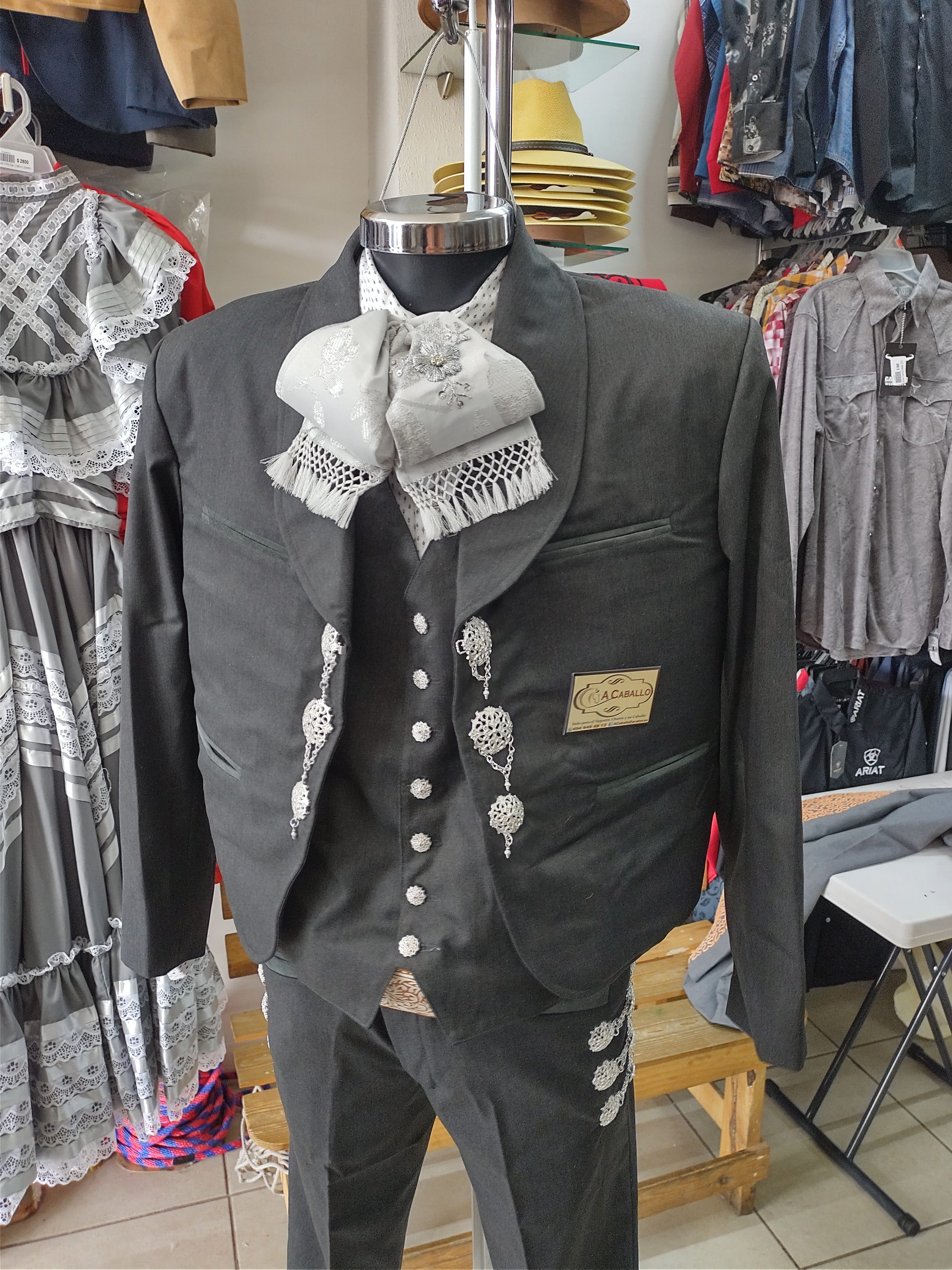 Traje de charro online gris